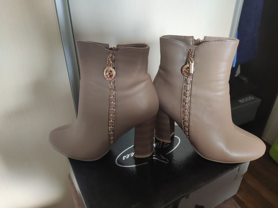 Осінні жіночі ботинки/ботфорди розмір 36