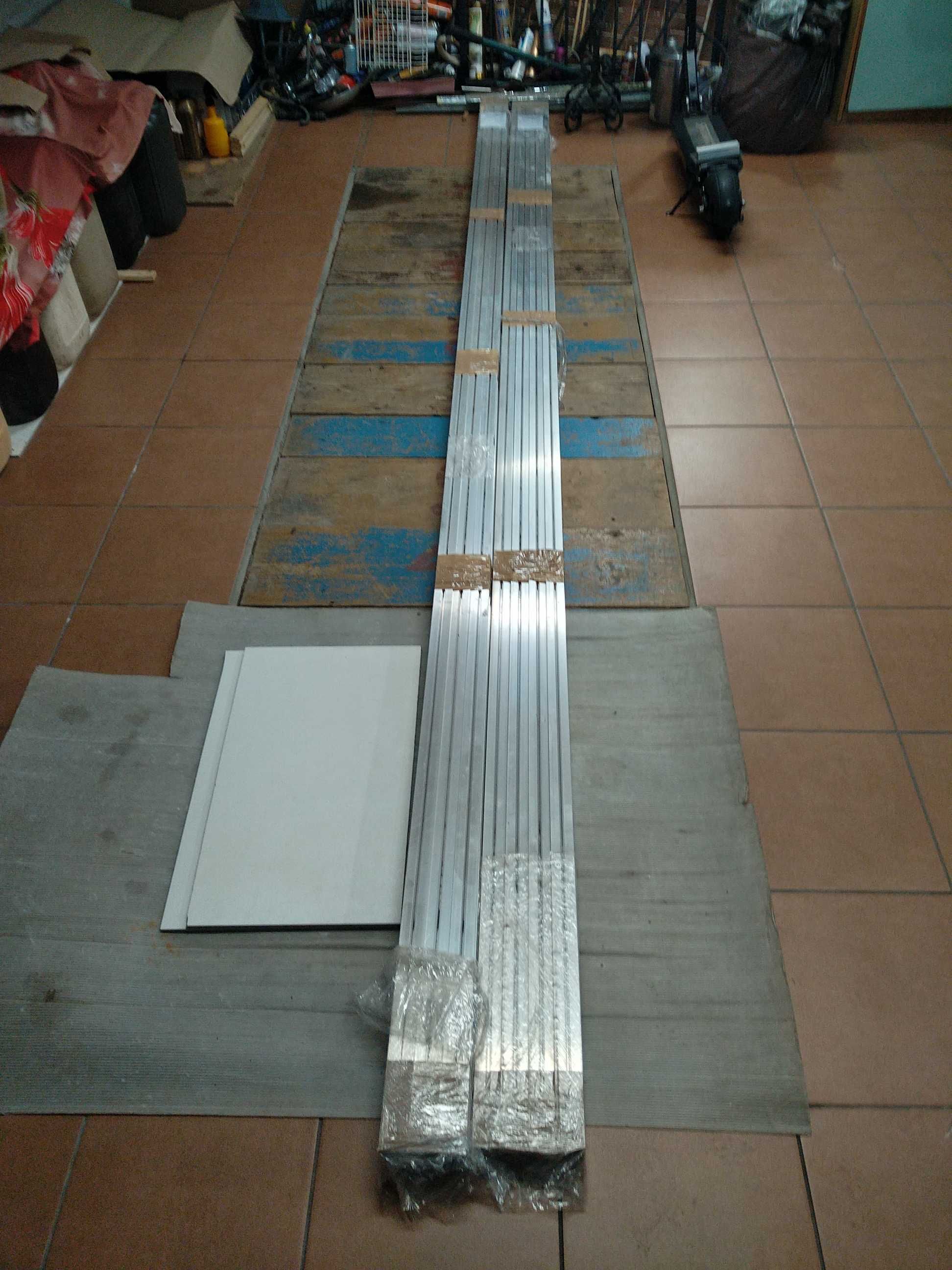 Legar aluminowy 3,9x2,4 dł. 400 cm   17 SZTUK