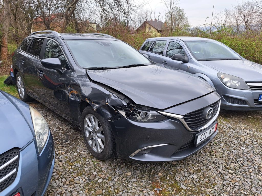 Mazda 6 2.2 d lift  lekko uszkodzona pali jezdzi