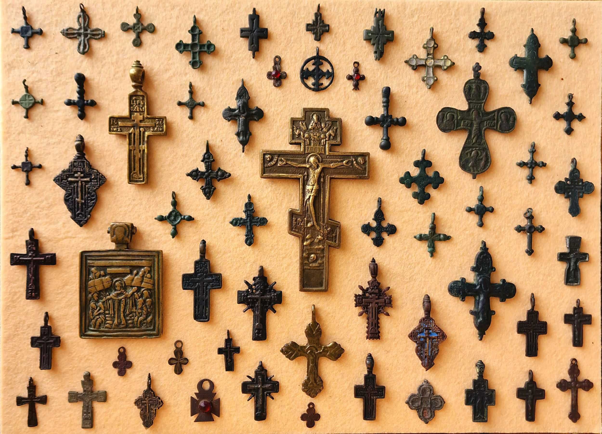 Колекція стародавніх хрестів