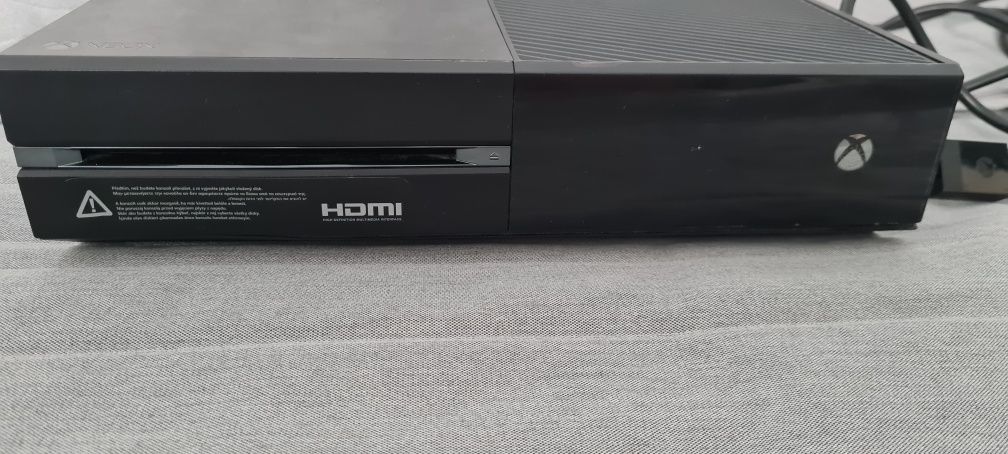 Konsola XBOX ONE FAT z grami, padem i Kinect