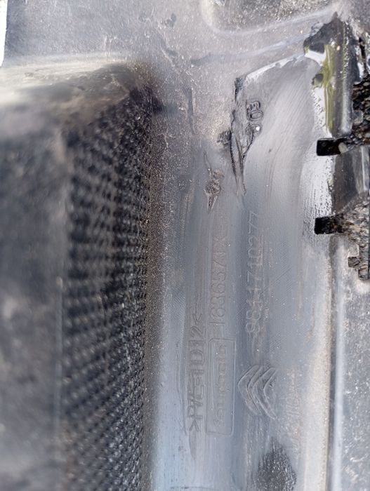 Środkowa kratka zderzaka Jumpy Expert Vivaro C Zafira D Proace po 2017