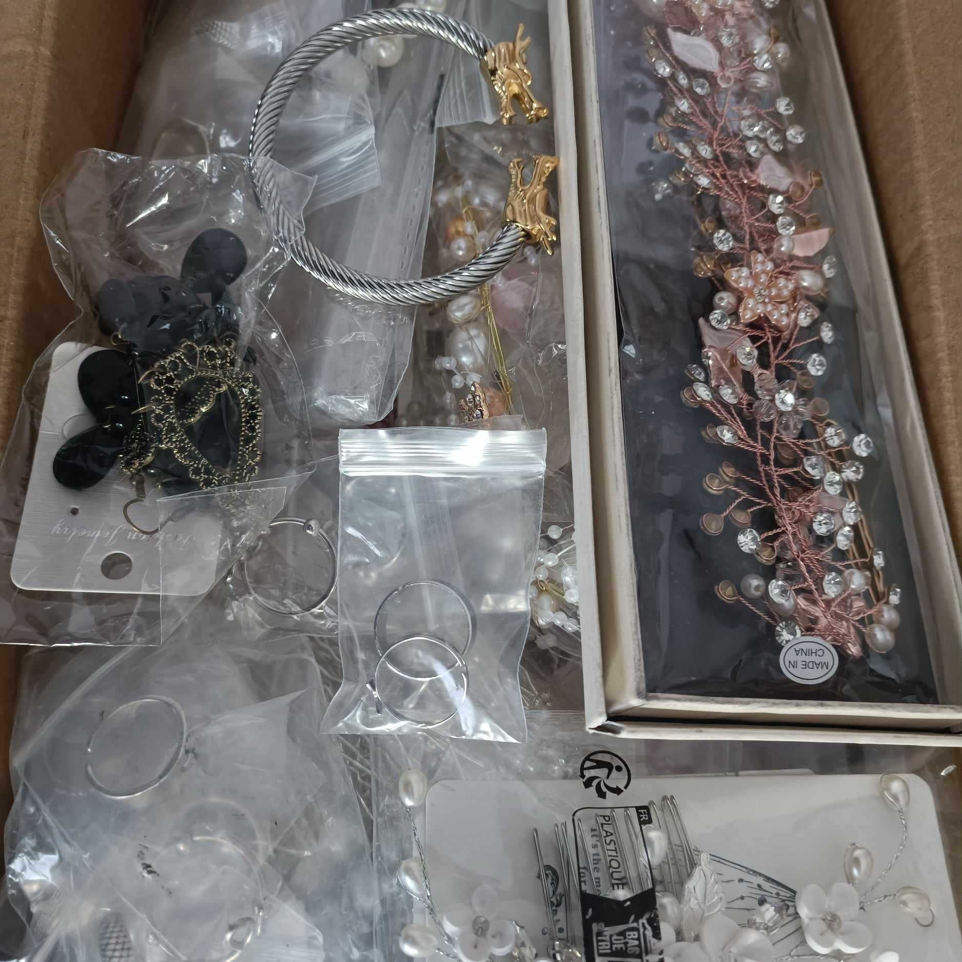 Boxy Biżuterii Nieodebrane Paczki Paleta Amazon Apart Jubiler Pakiet