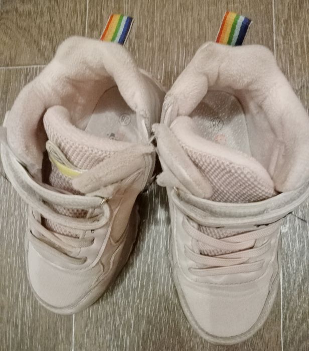 Взуття для дівчинки (хайтопи, чоботи, капці, роліки), на 5 років