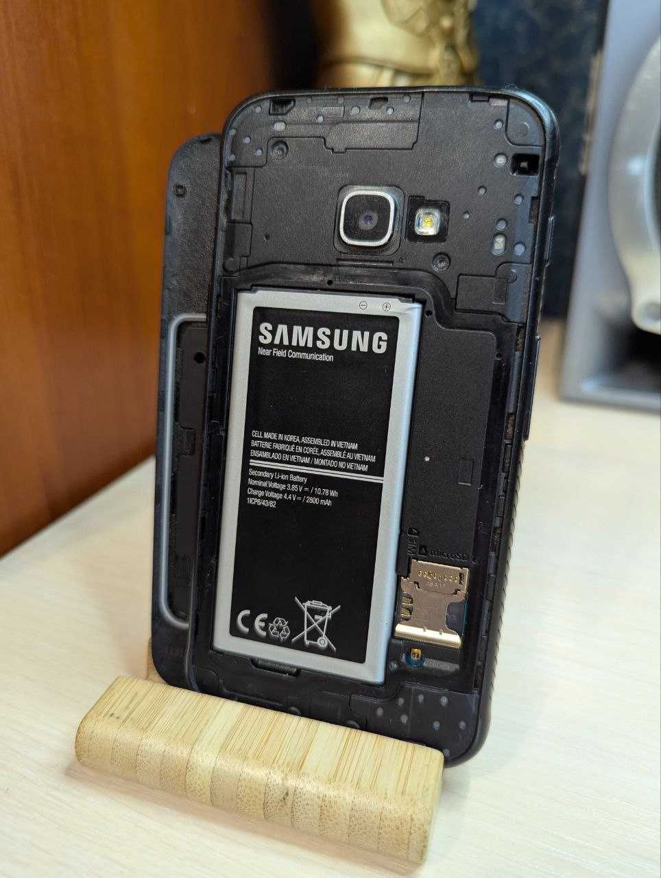 Захищений смартфон Samsung Galaxy Xcover 4   | 2/16 ГБ | Android 9