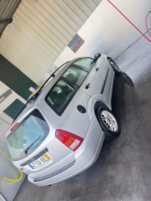 Ford focus  99 a gasolina