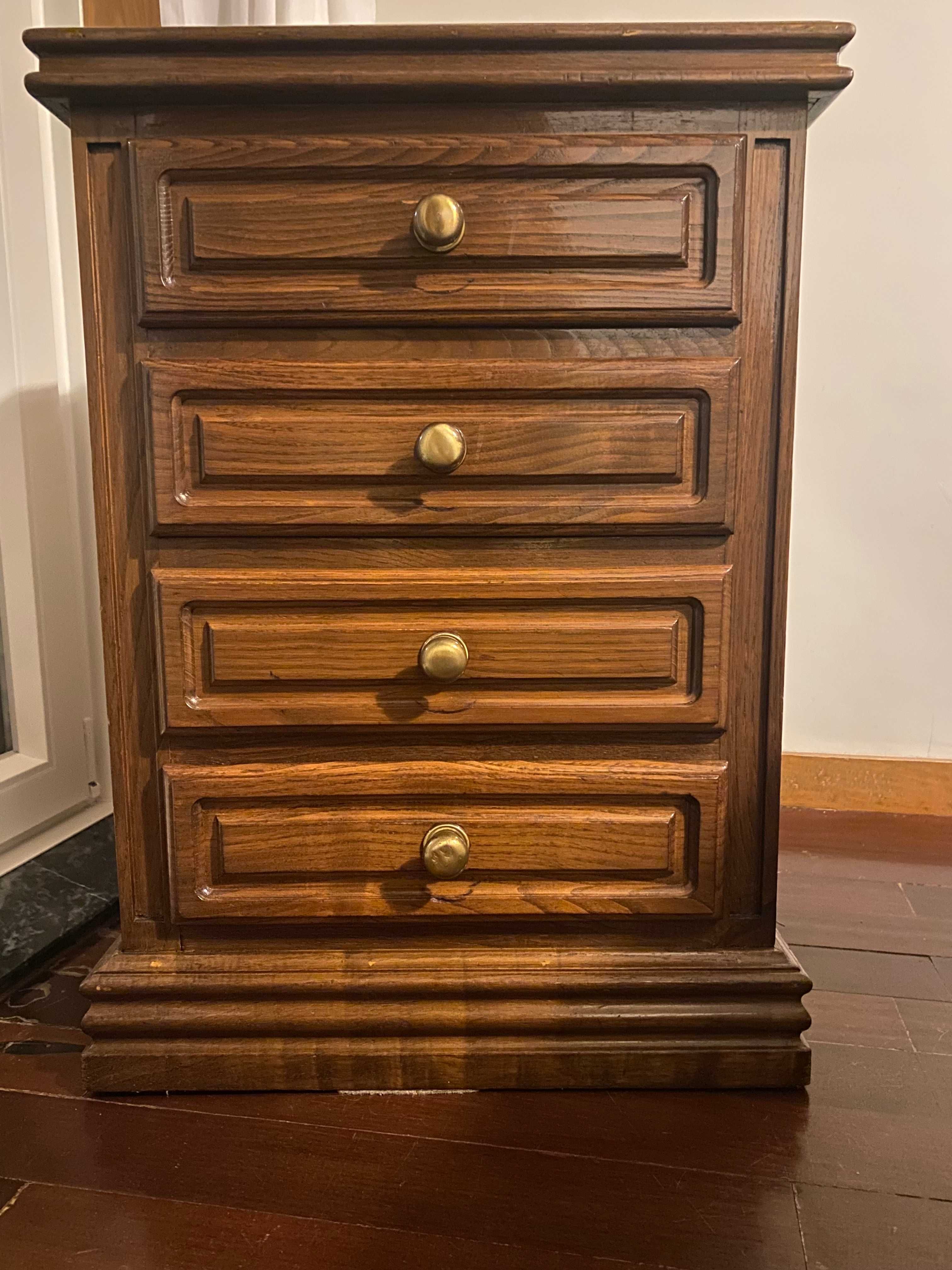 Mesa de cabeceira