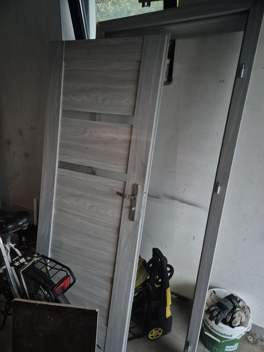 Drzwi szare do łazienki 90 z ościeżnica regulowana