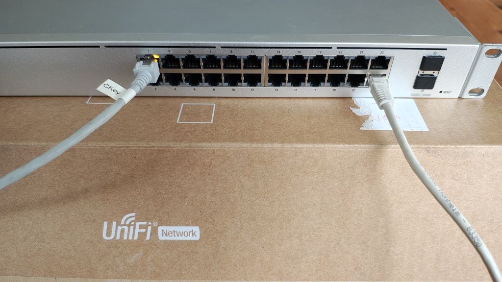 Switch Ubiquiti USW-PRO-24 24 porty