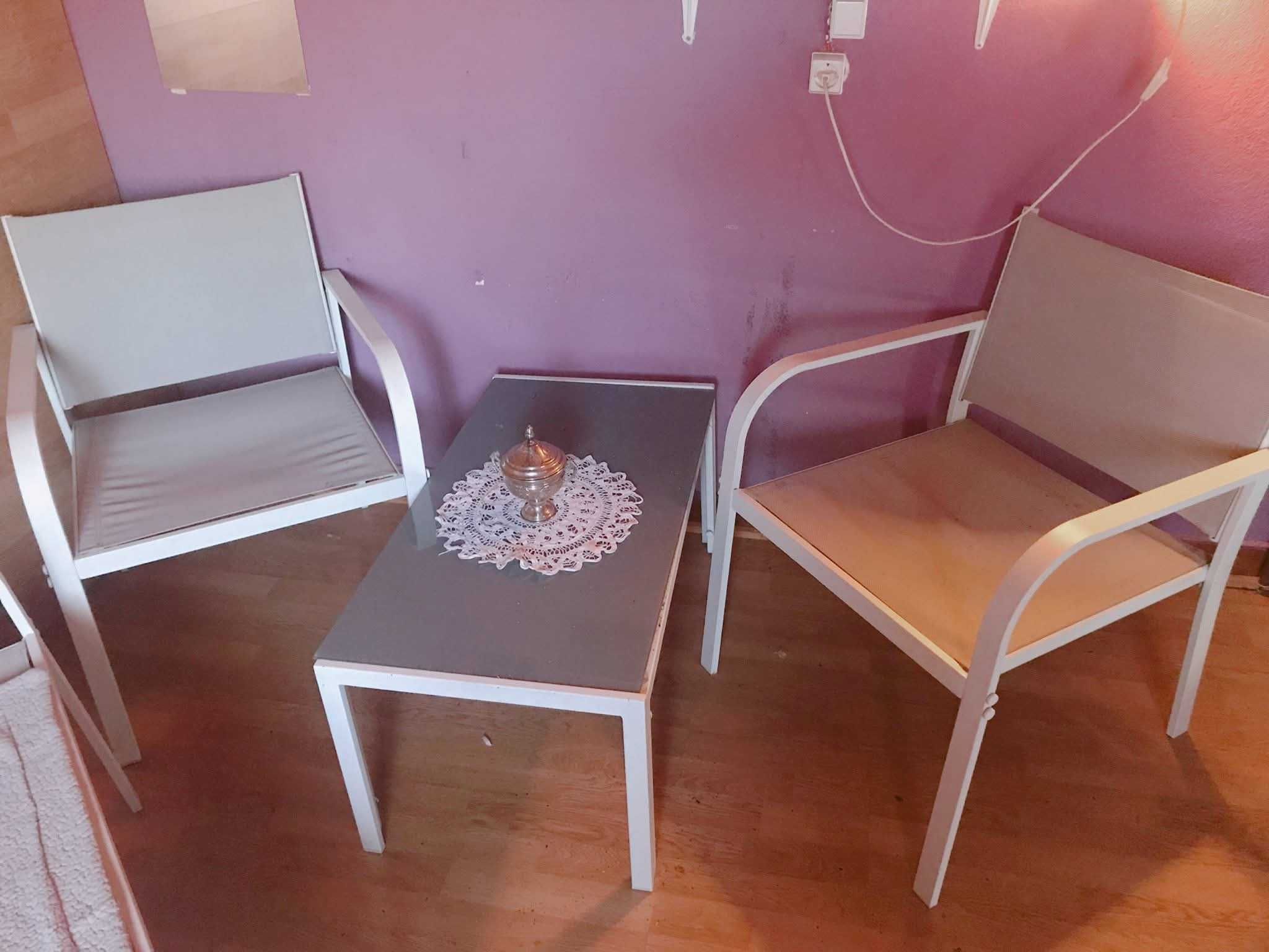 Olá … tenho esse belo jogo de sala ou jardim.