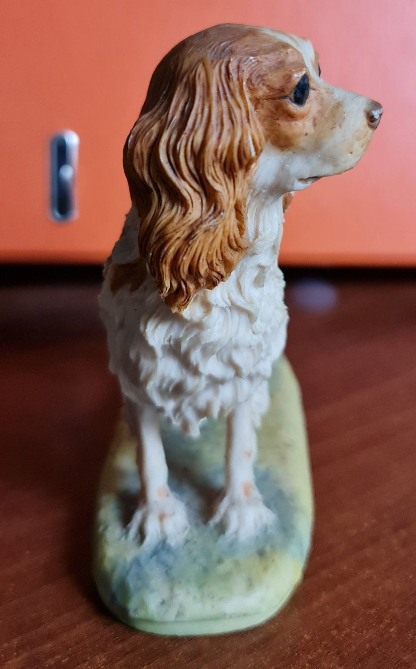 Figurka psa cavalier king charles spaniel
