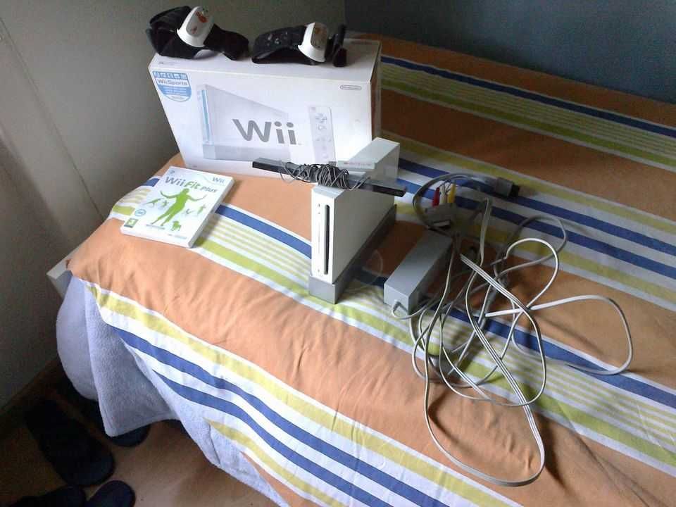 Consola wii com 1 comando com nunshock jogo wii fit com base wii fit