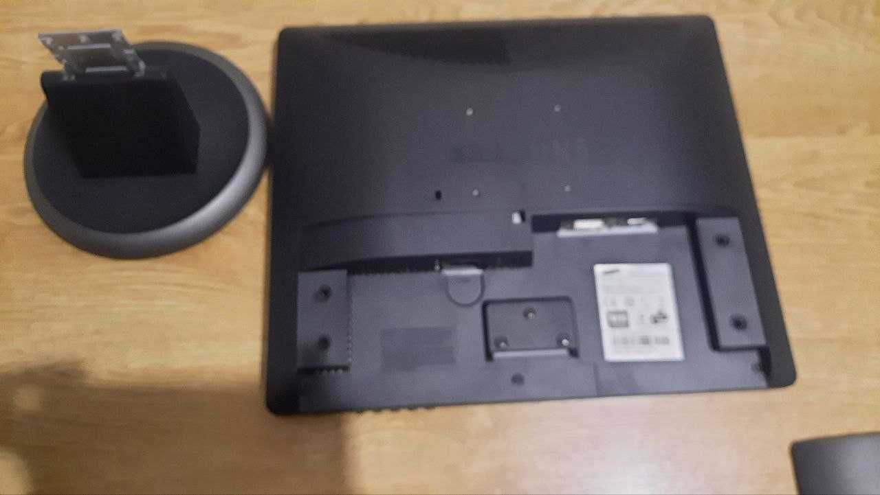 Монітор Samsung 931BF — 19" / LCD / Працює, але без підсвітки