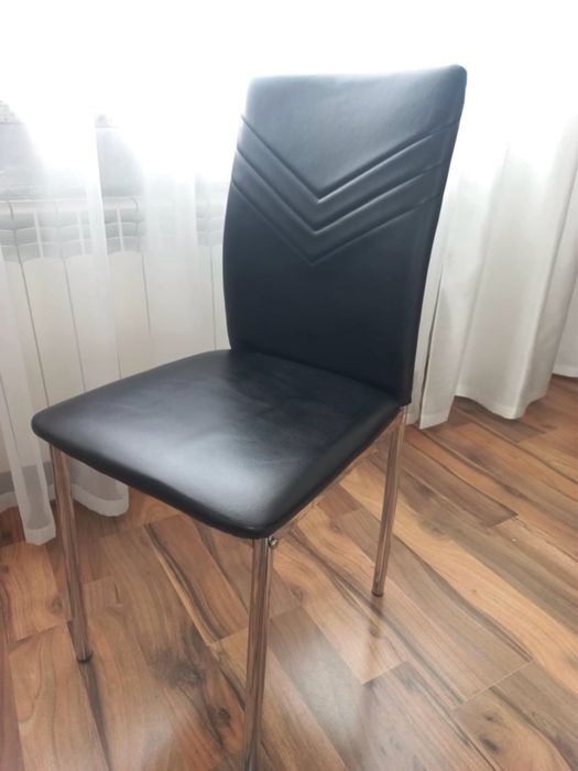 Krzeslo czarne skórzane