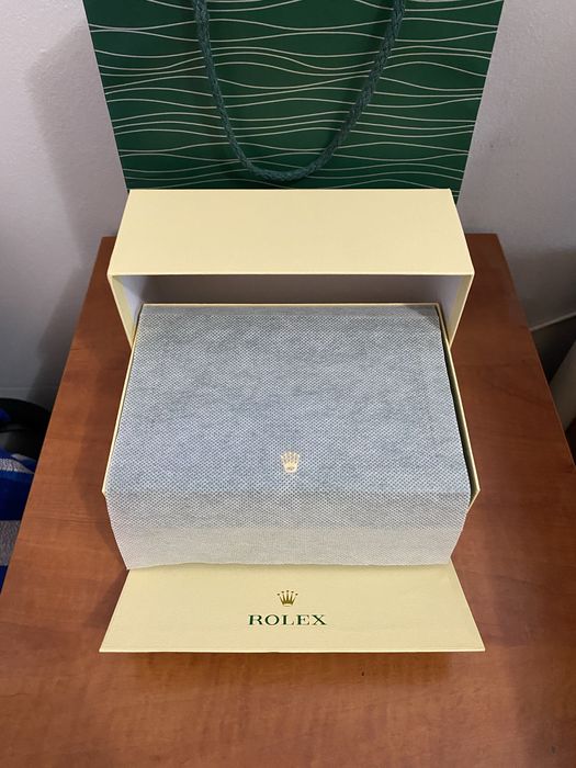 Rolex Day-Date 41mm Cherry Red Dial *NOVO*