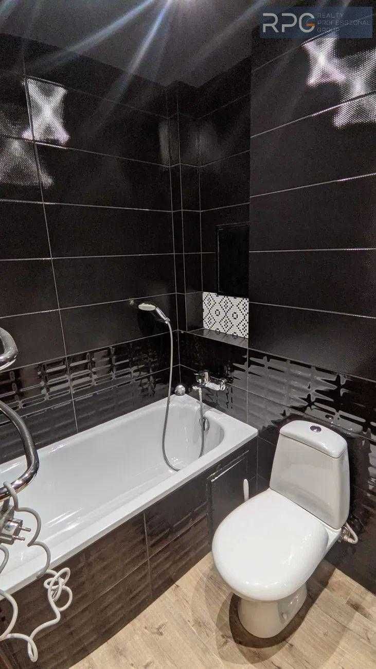 Продам 2к квартиру Печерськ Лобораторний пр. 4, метро Палац України