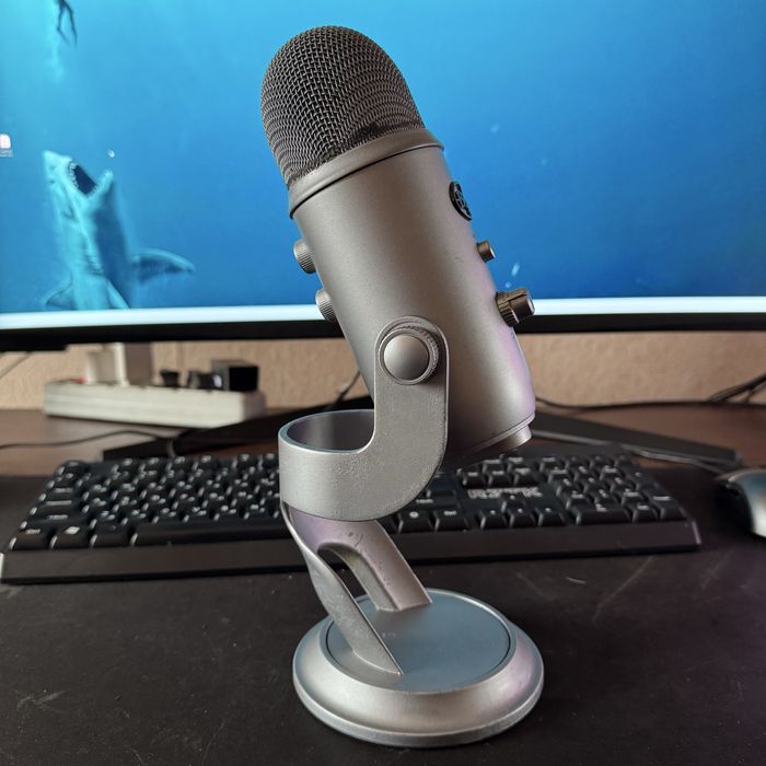 Мікрофон Logitech Blue Yeti для стрімів, подкастів