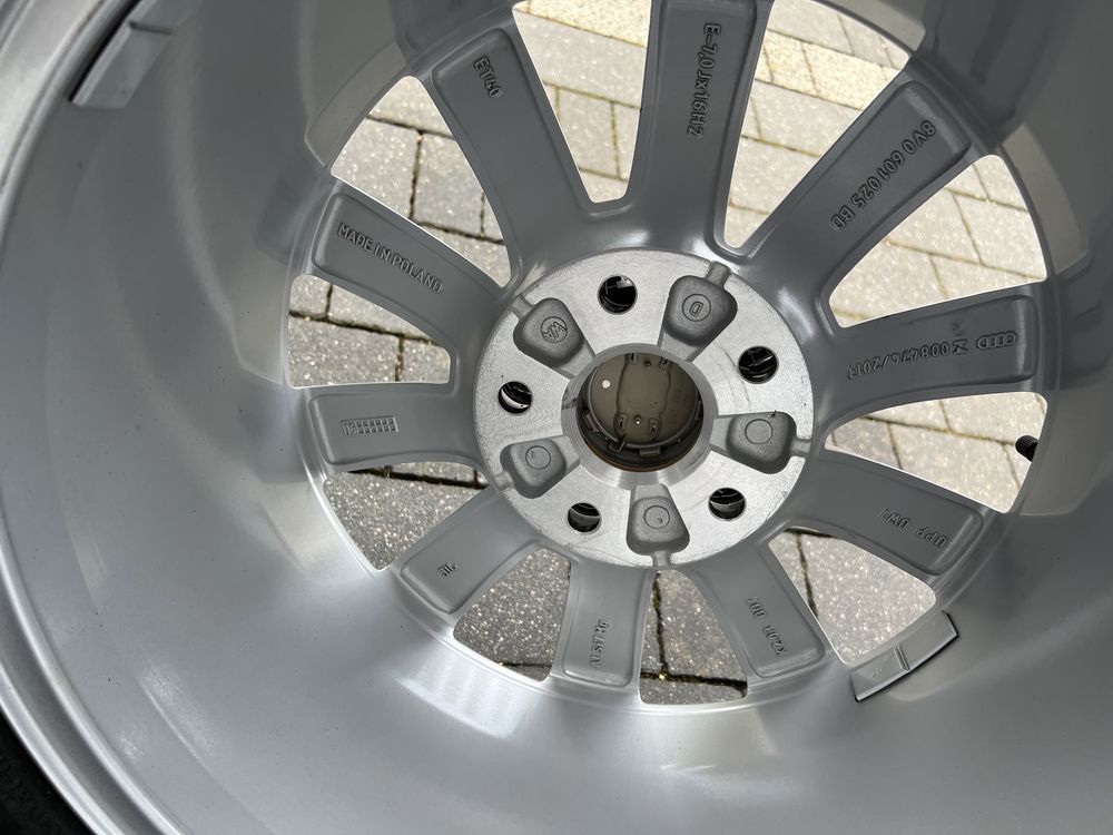 Alufelgi audi a3 16 cali 5x112 z oponami lato Nowe