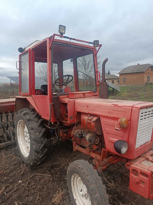 Трактор Хтз т25 .