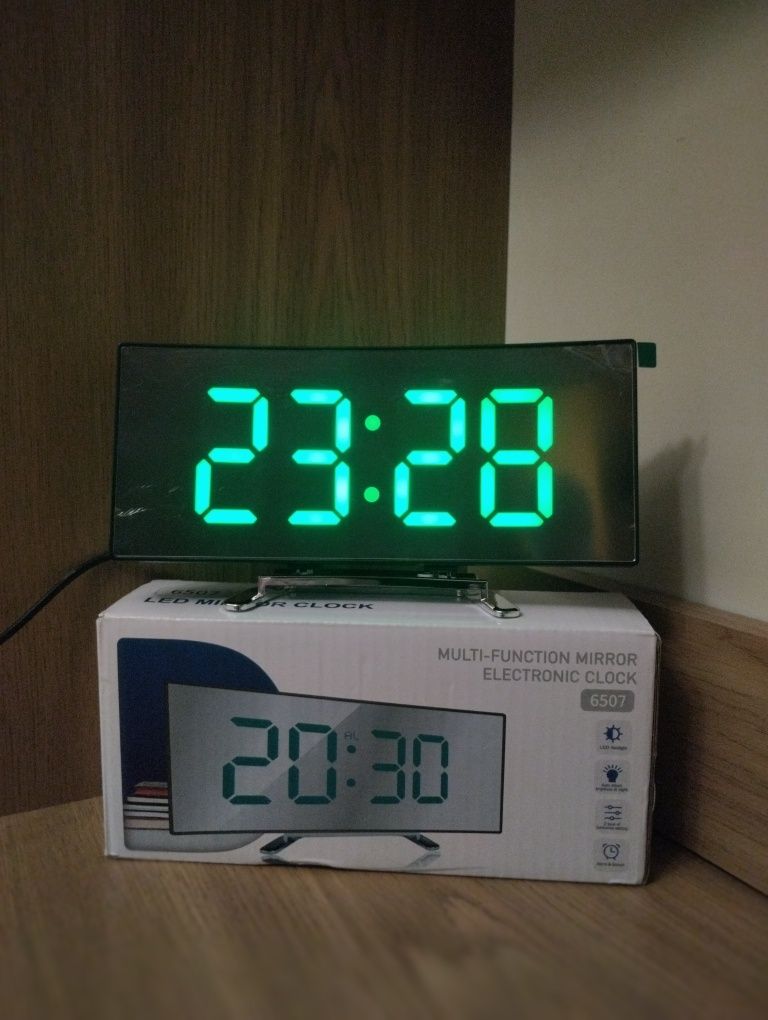 Годинник настільний LED