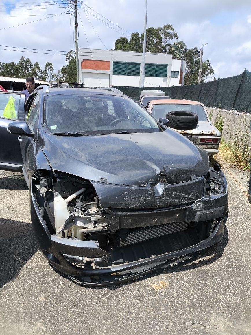 Renault Megane 1.5 DCI | Falta frente completa - fácil