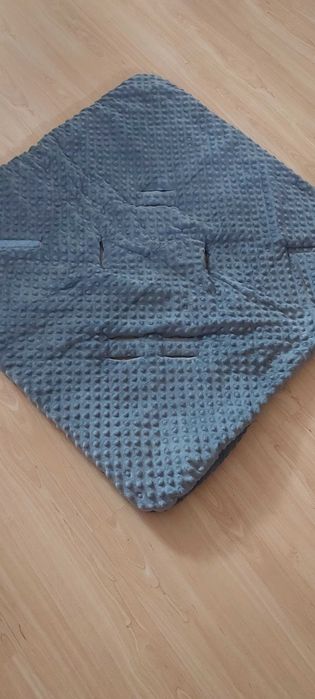 Kocyk minky do nosidelka fotelika otulacz cieply z kapturkiem