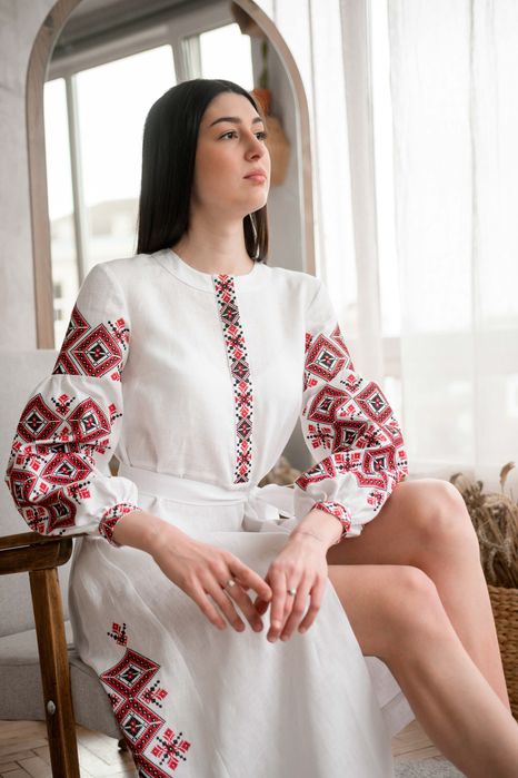 Жіноча сукня міді вишиванка «Мозаїка», білий льон 100%