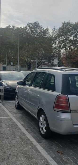 Opel Zafira B 1.9 CDTI 150cv | 7 Lugares | Teto Panorâmico | Sport | C