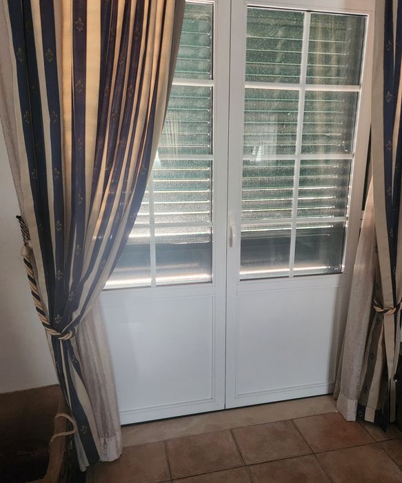 Janelas e sacadas vidro duplo em alumínio