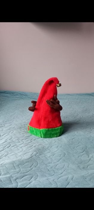 Świąteczna czapka grająca tańcząca
