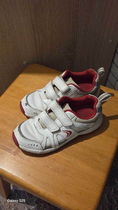 Дитячі кросовки на дівчинку