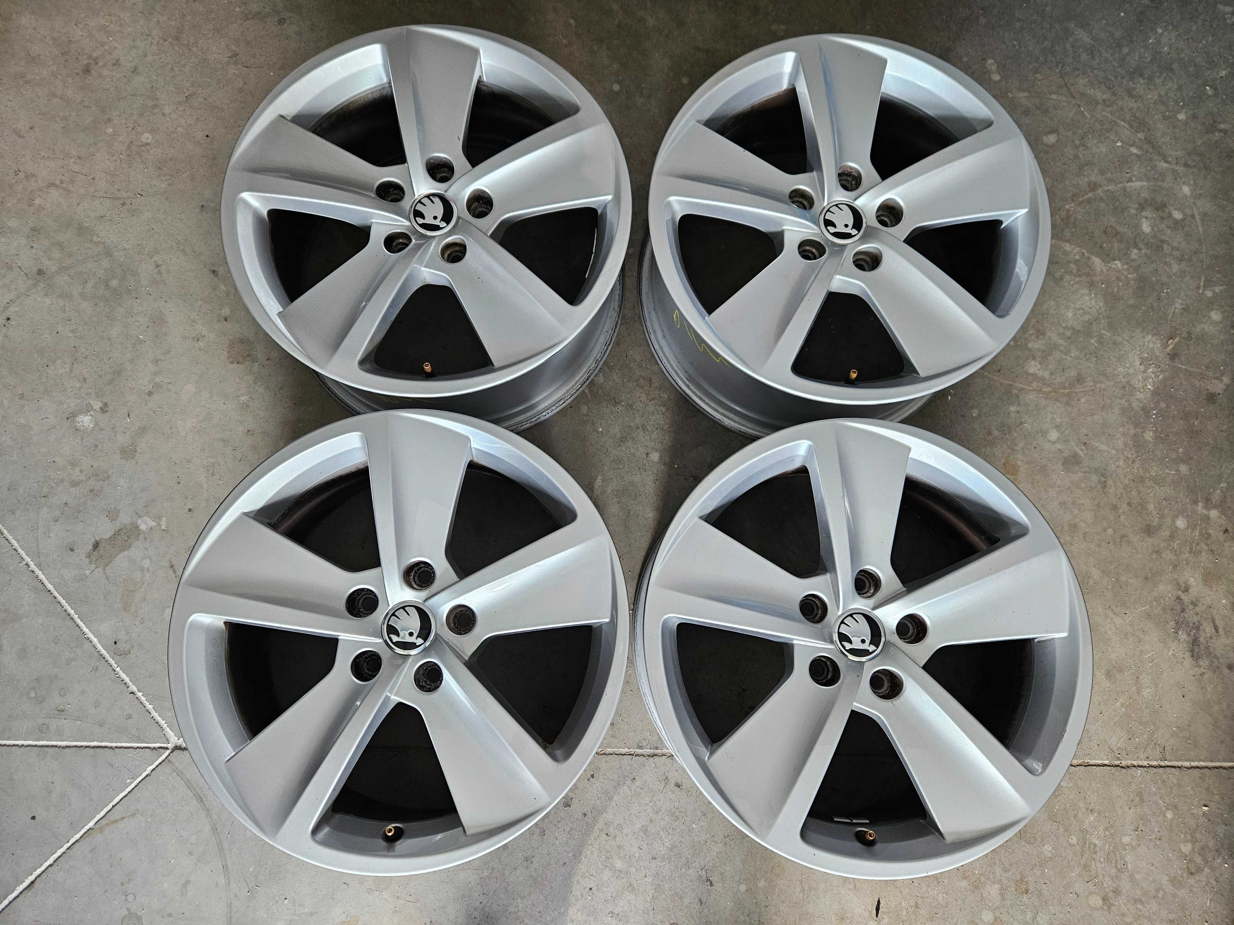 Alufelgi Skoda 17" 5x112 Octavia III IV VRS SuperB Karoq Scout Yeti