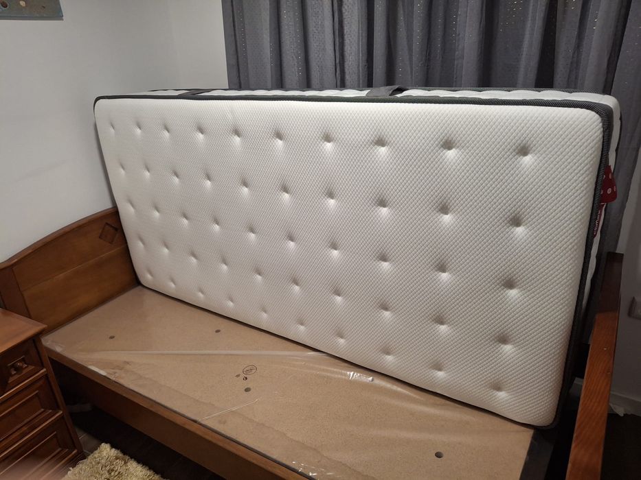 Cama solteiro + colchao + mesa cabeceira