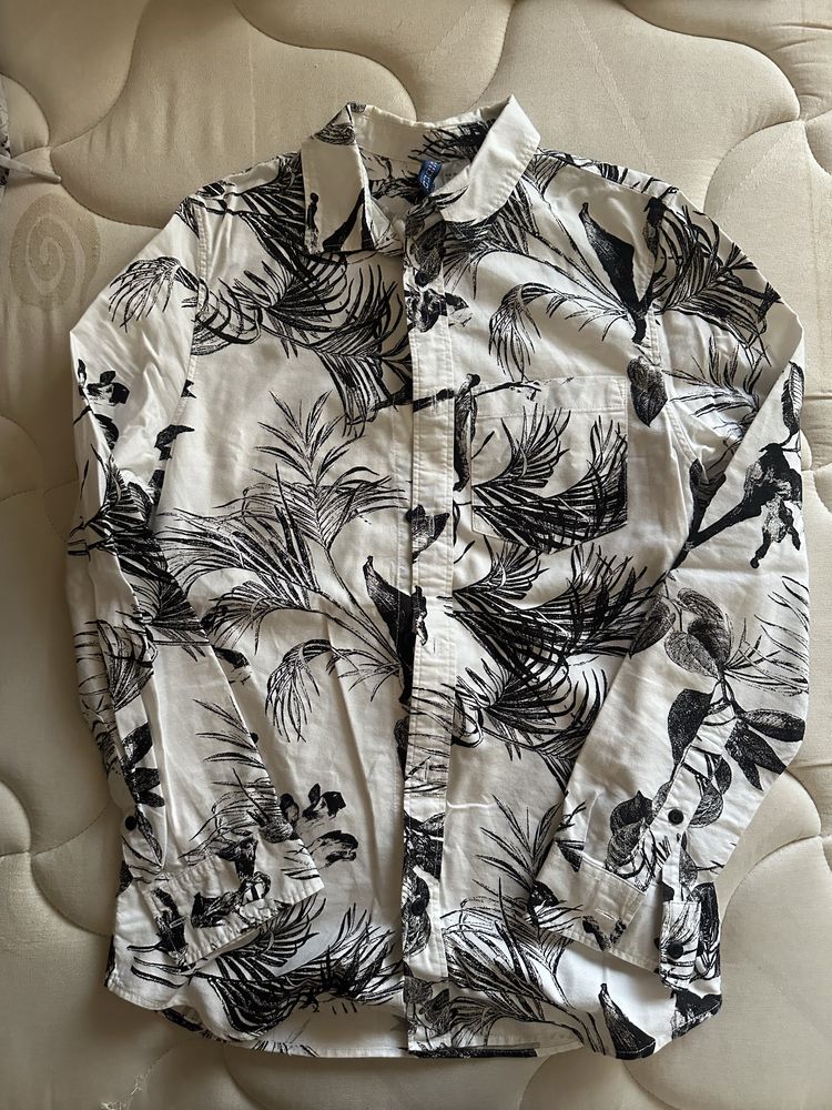 Camisas estampadas o preço é por todas elas