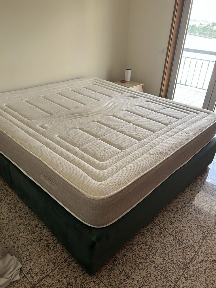 Cama de casal com colchão
