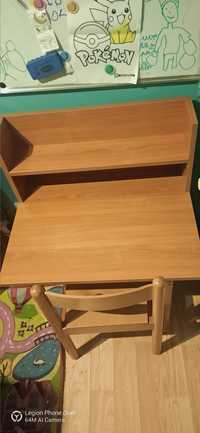 Mały stolik z krzesełkiem dla dziecka