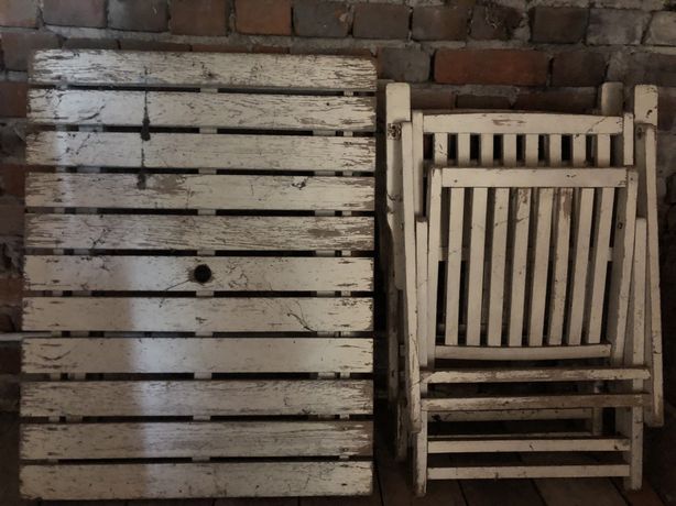 Cadeiras e mesa de esplanada