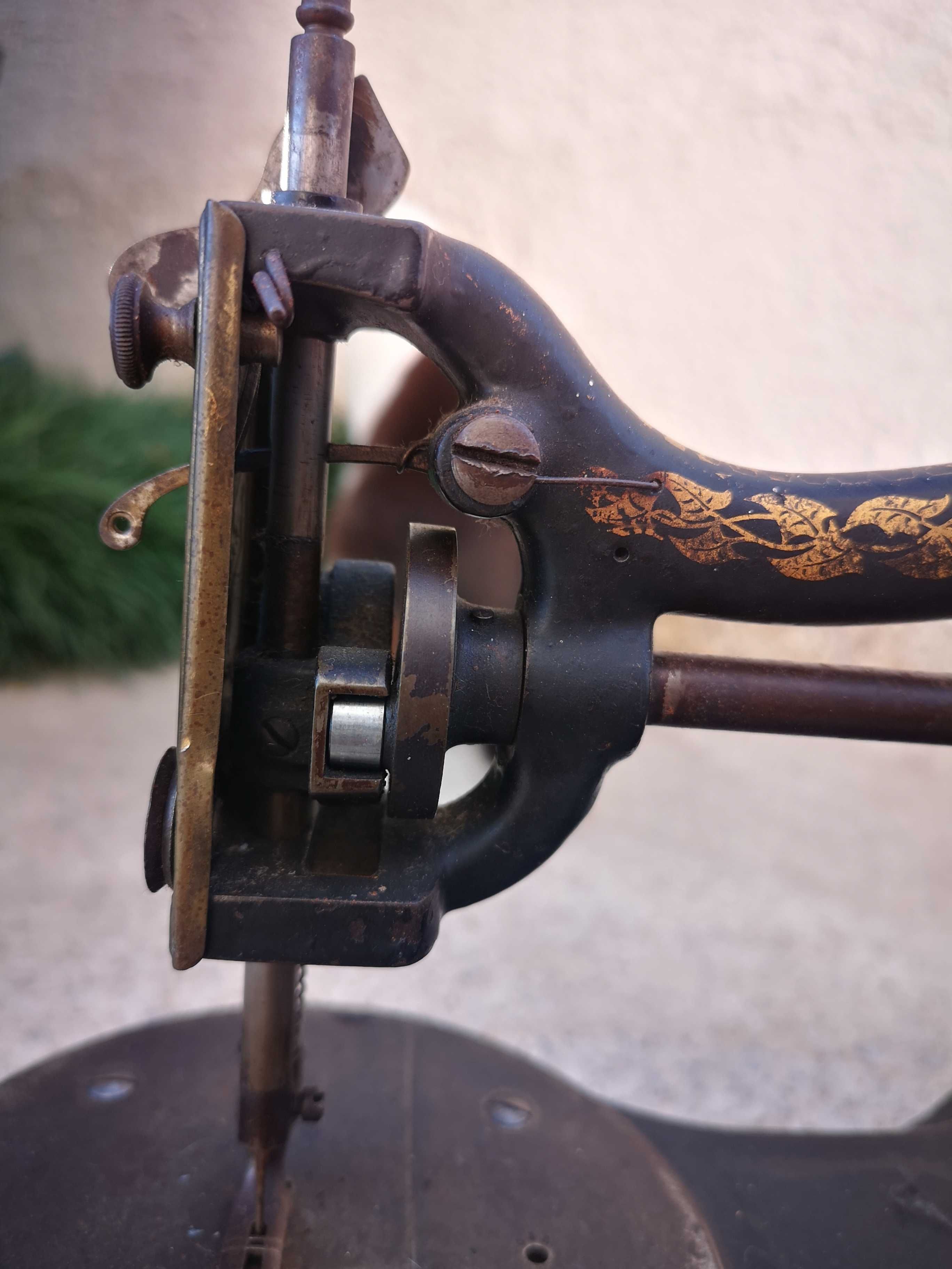 Máquina de Costura Antiga a Manivela – Colecionadores / Restauro