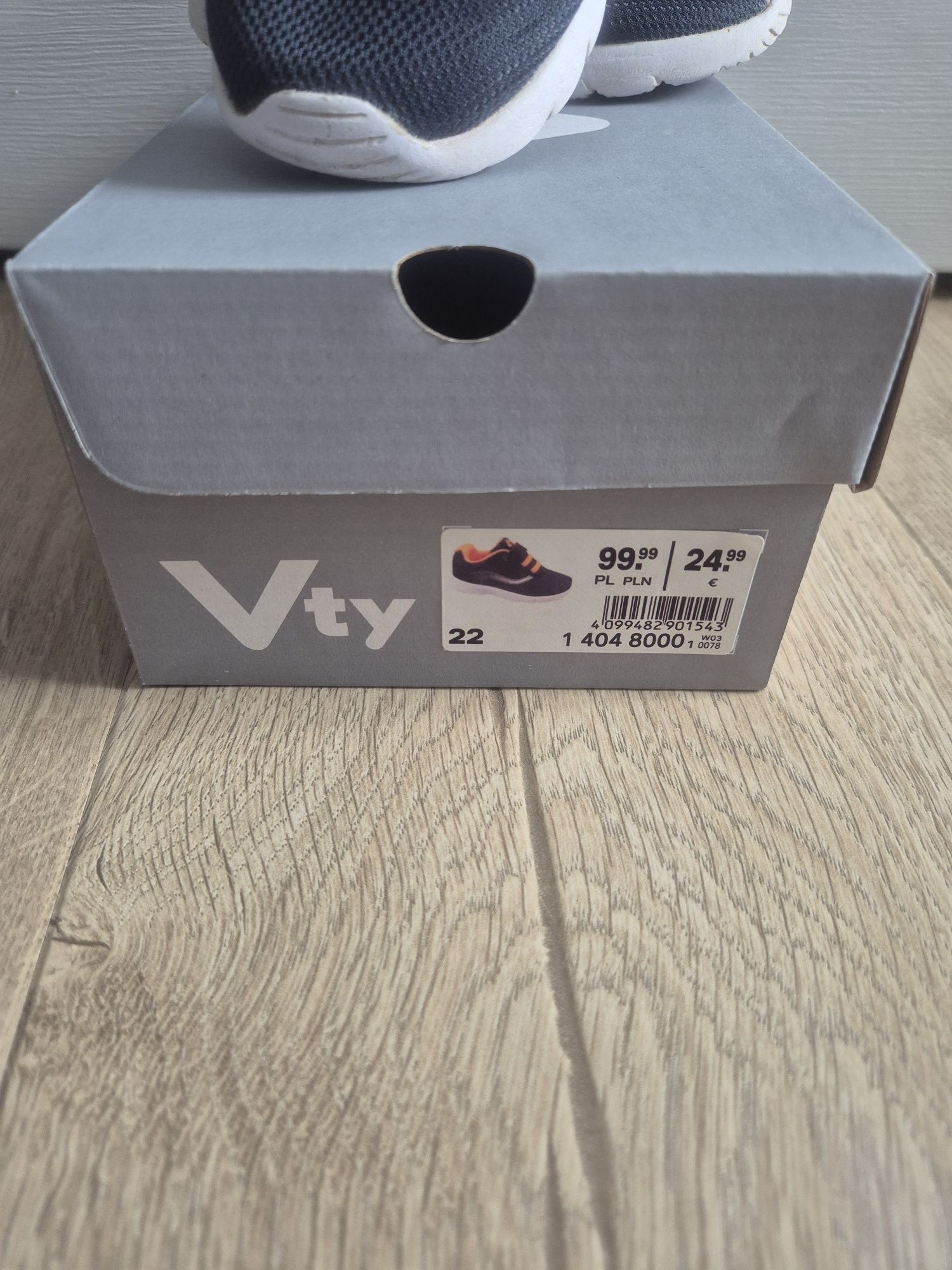 Adidasy dla chłopca r. 22 marki Vty