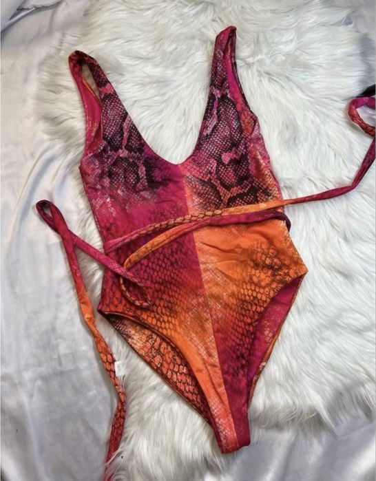 Купальник суцільний  новий