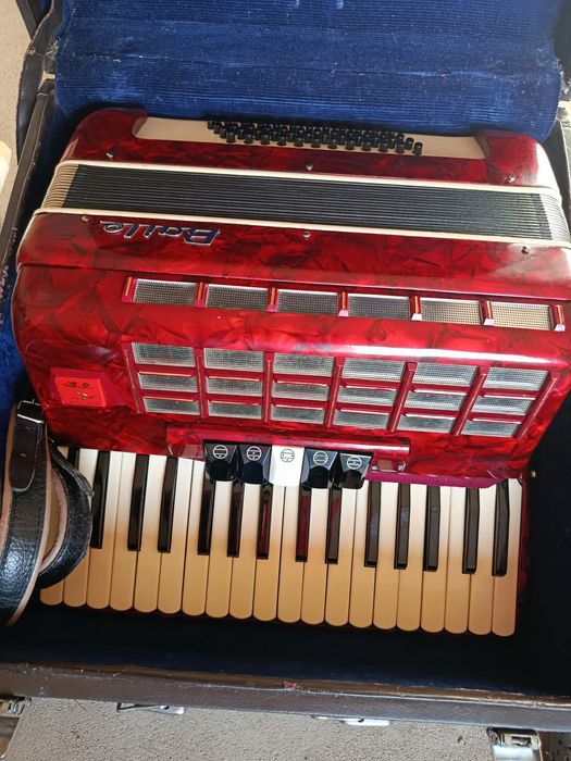 Akordeon Baile  sprawny z futerałem