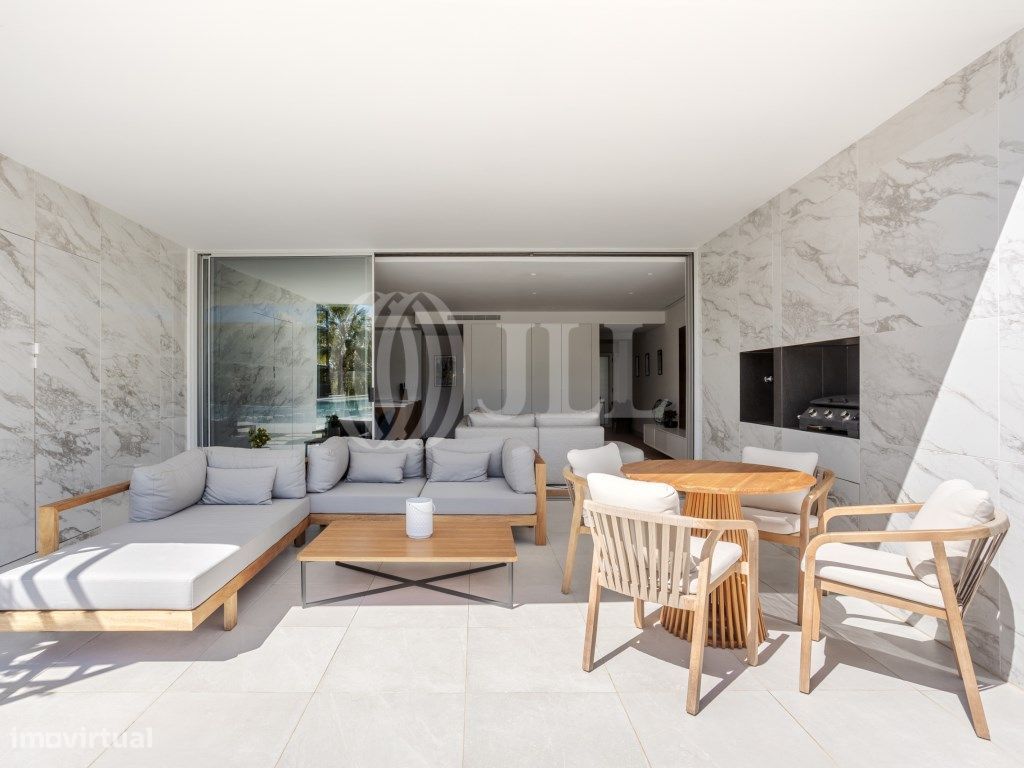 Apartamento T2 com garagem no LAKE 24, em Vilamoura, Algarve