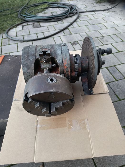 Podzielnica frezarka tokarski uchwyt fi 200 frezarki  zębate dzielnik