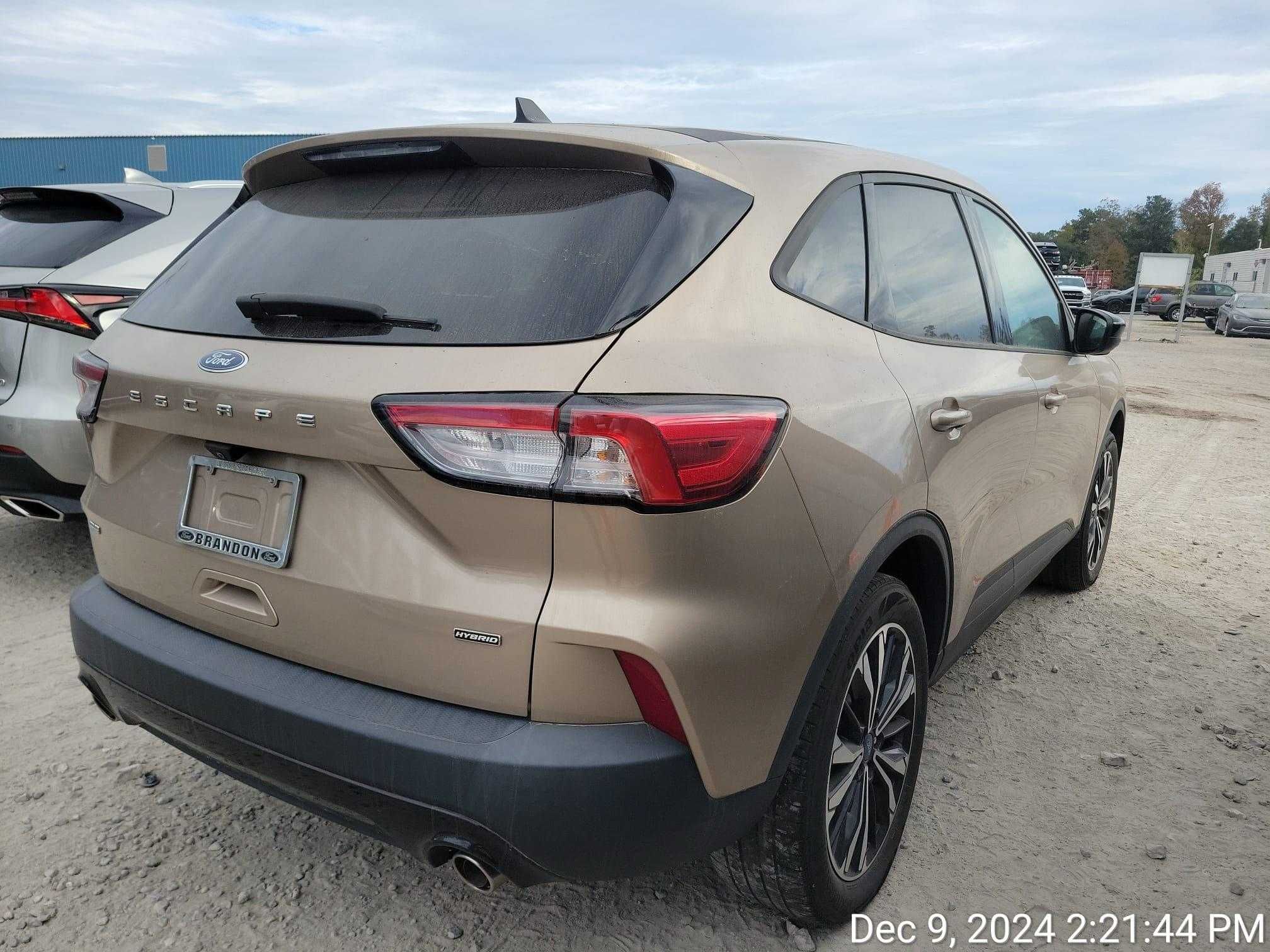 2021 FORD Escape SE