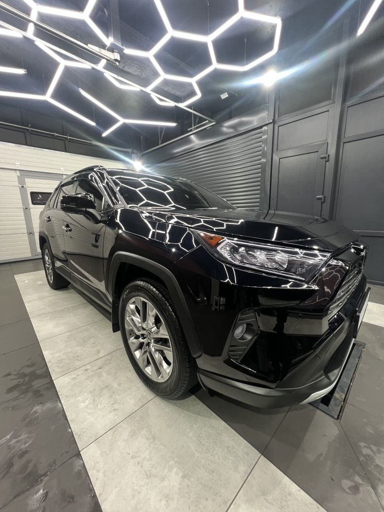 Продам Toyota Rav4 2019