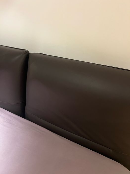 Cama casal com testeira em pele e colchao