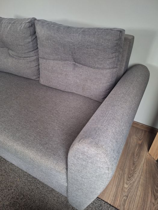 Zestaw kanap 3 i 2 osobowa plus ława do salonu.