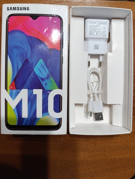 Samsung M10 в идеальном состоянии