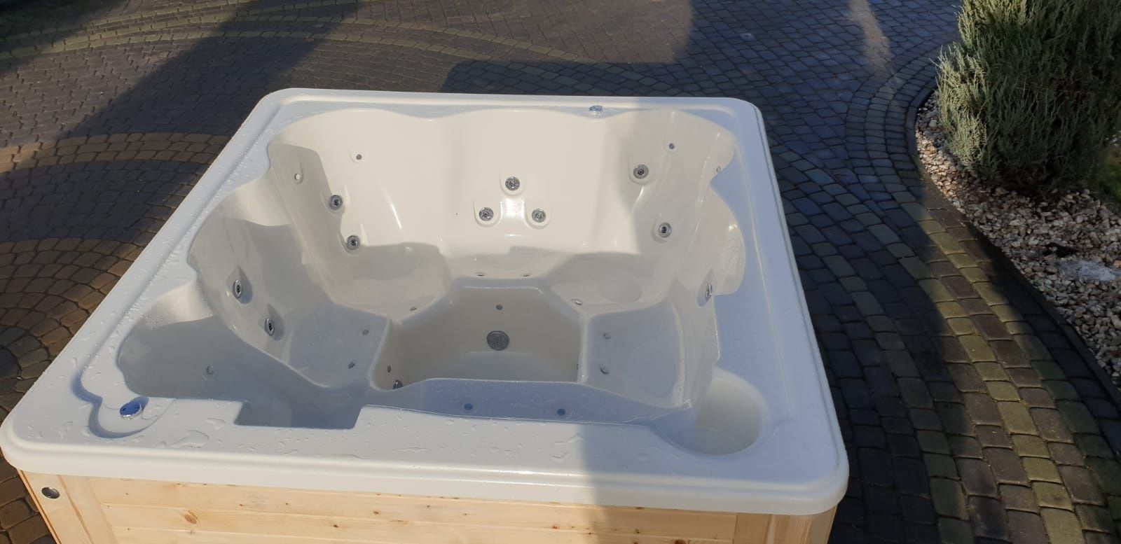 Jacuzzi COMFORT 210 x 210 x 100, 6 osób HYDROMASAŻ Euroline