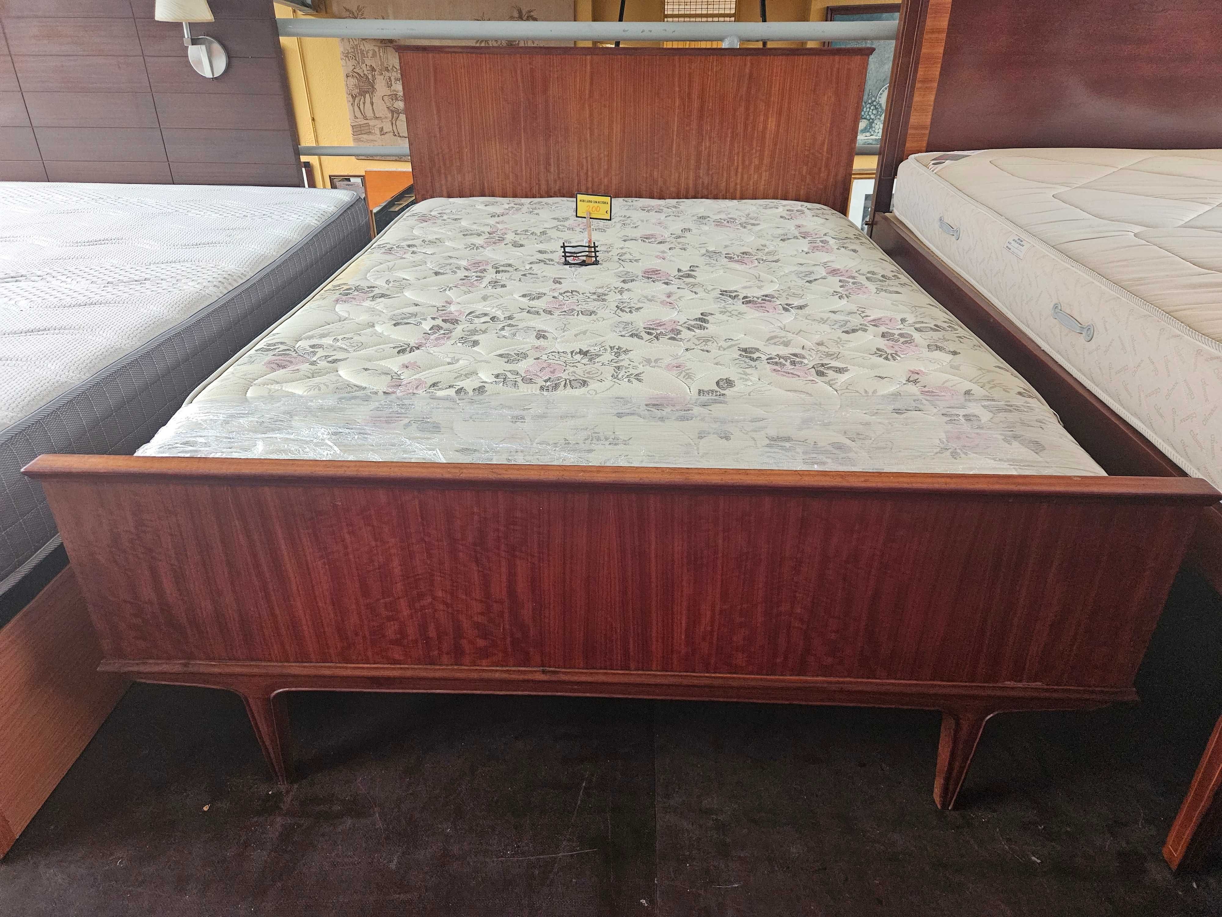 Cama com estrado e colchão - óptimo estado geral